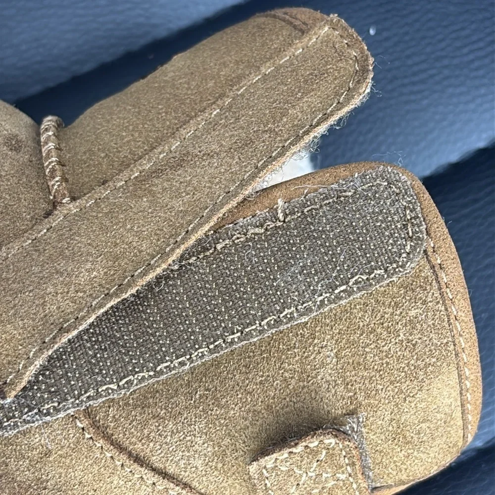 UGG Baby Booties Tan Suede Sheepskin Crib Shoes Size 4/5 Unisex
